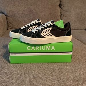 Cariuma Size Men’s 8. Brand new, never worn, in the box